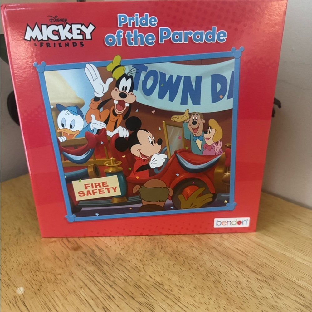 Disney Mickey & Friends Pride of the Parade Puzzle - Red